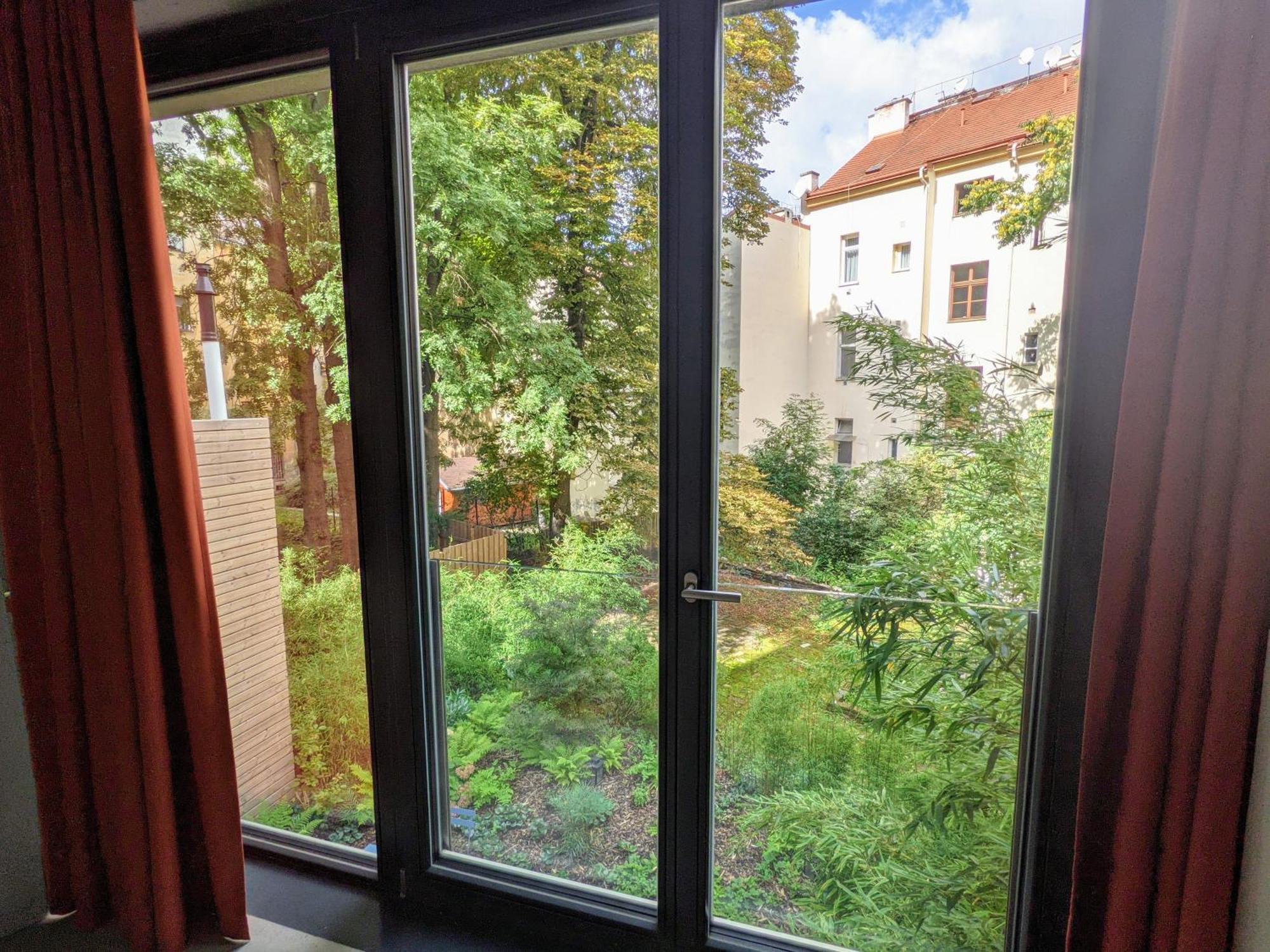 Romantic And Atypical Apartments In Prague'S Montmartre Экстерьер фото