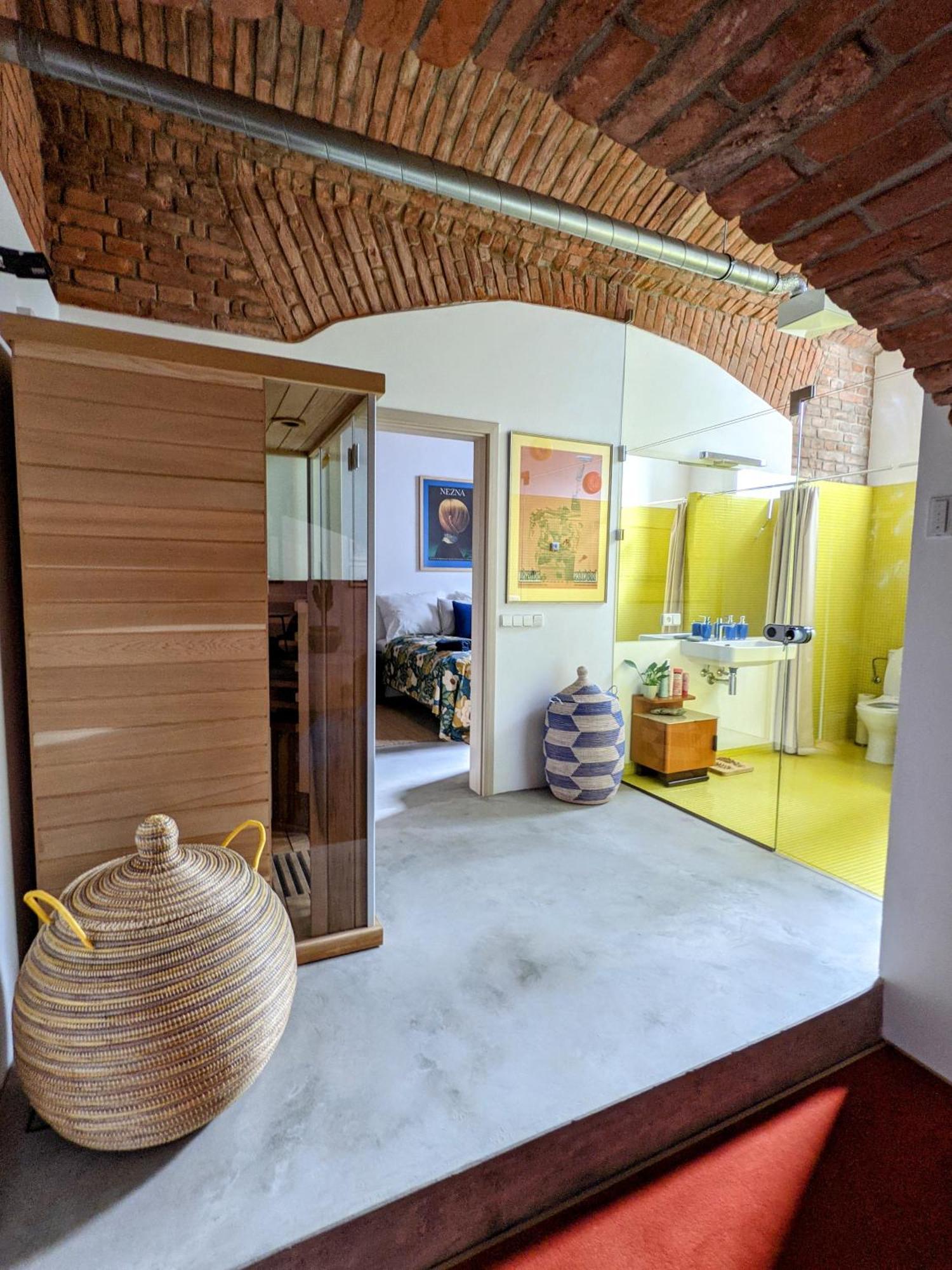 Romantic And Atypical Apartments In Prague'S Montmartre Экстерьер фото